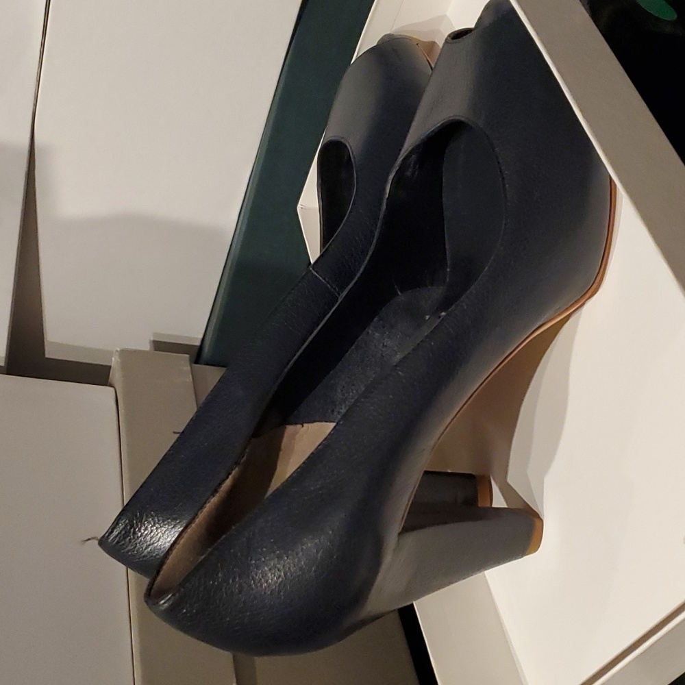Sz 40 NIB $565 Roberto del Carlo heels